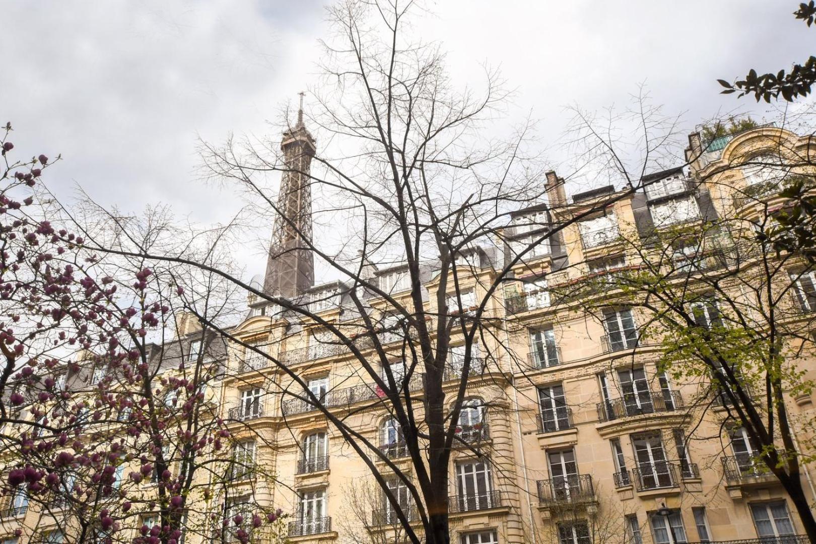 Modern Family Apartment Next To The Eiffel Tower París Exterior foto